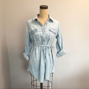 Liz Lange maternity chambray button-down